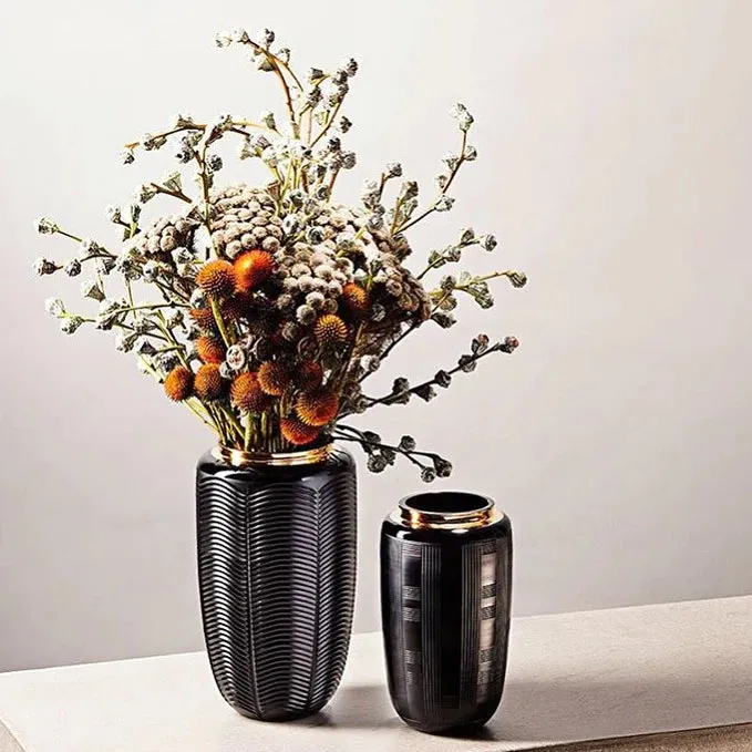 Vista Alegre Jet Black Case with Large Vase